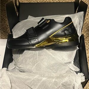 Carbon Tyrforce Elite Black and Gold Shoes